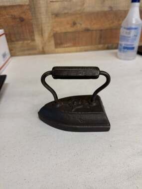 Antique Geneva Star Cast Iron Sad Iron with Handle